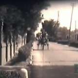 Siamo nell�estate del 1959, a Bari: un video in bianco e nero inquadra una strada solcata da un carretto trainato da un cavallo. E' via Amendola